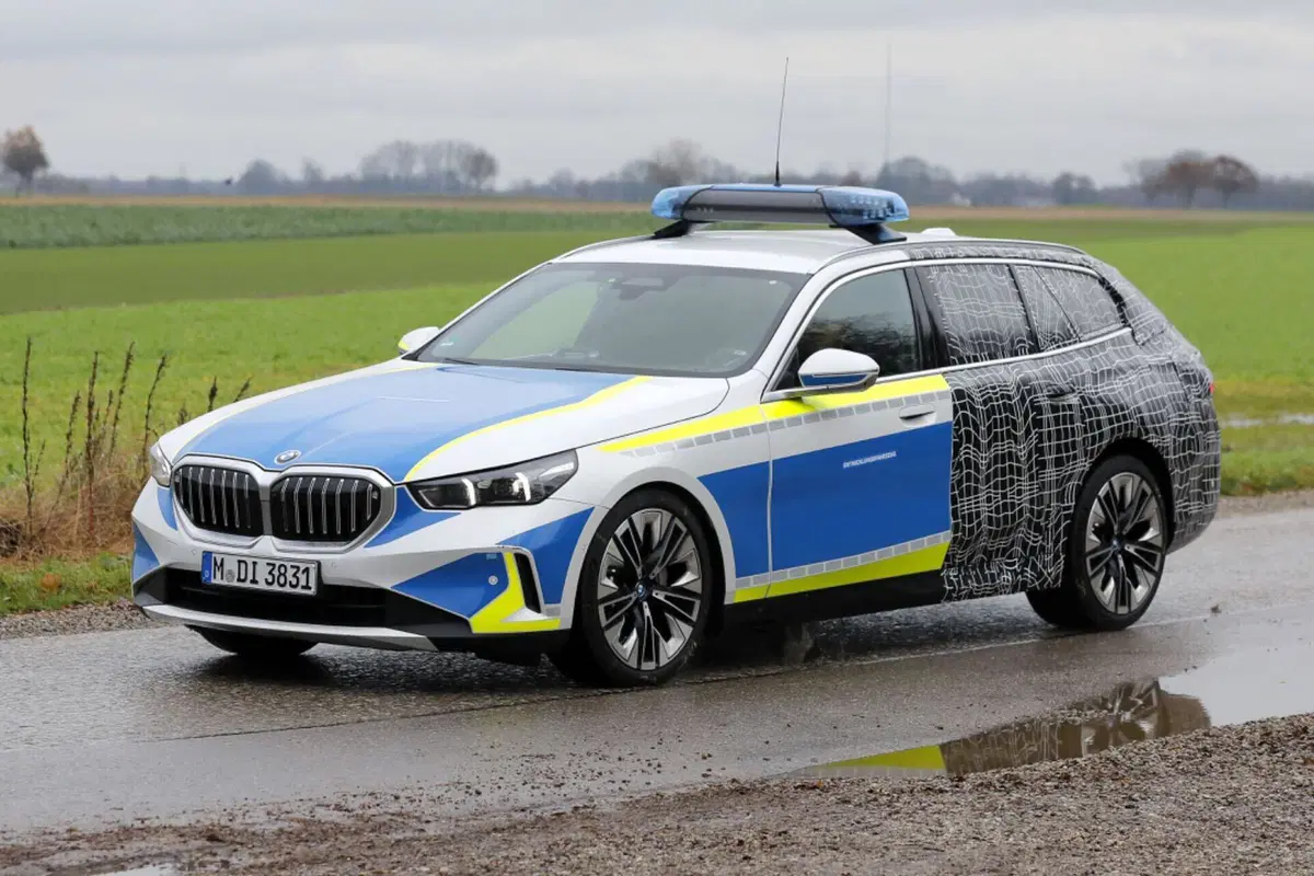 BMW Serie 5 Station Wagon, ecco il prototipo della polizia [Foto Spia] (9)