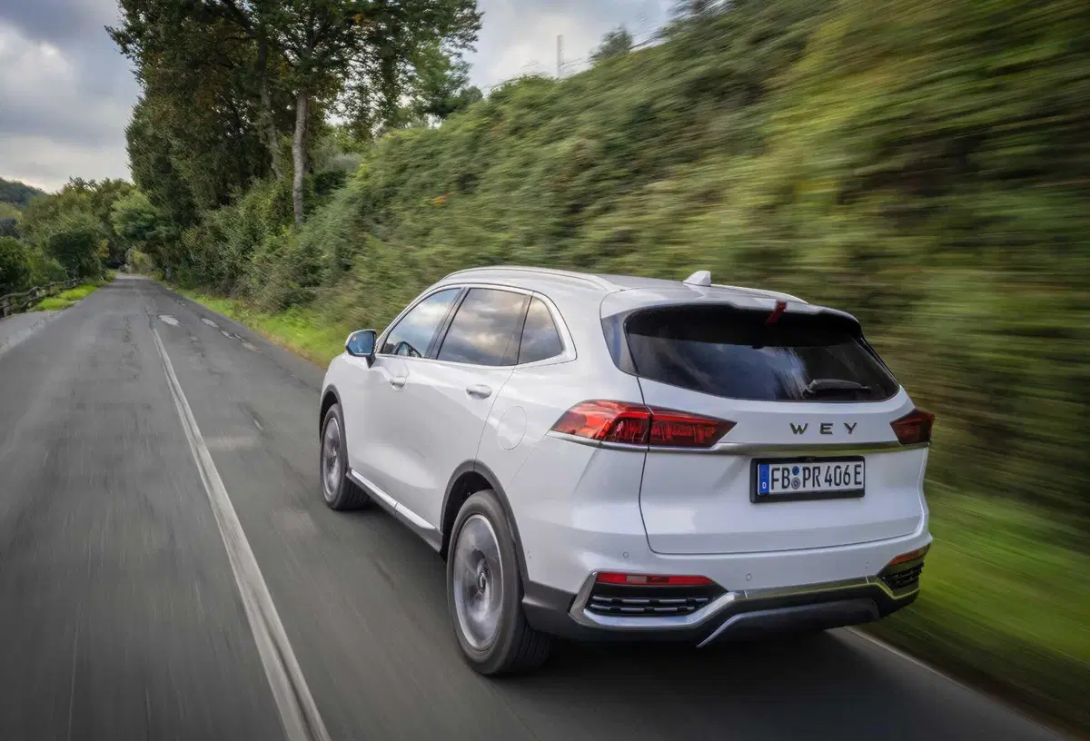 GWM (Great Wall): la WEY 03 2024 è una plug-in da 136 km e costa 45.000 euro [VIDEO] (29)