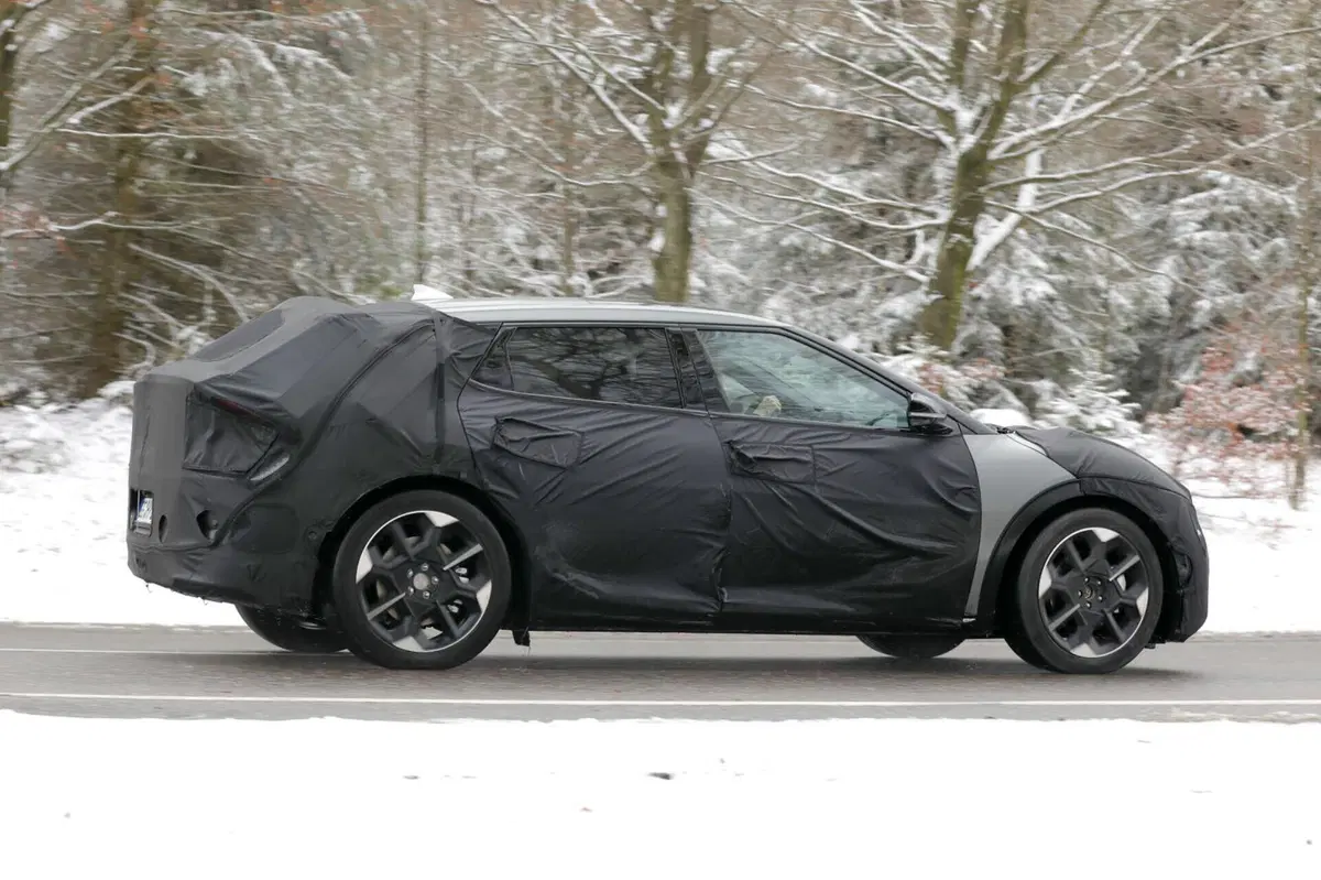 Kia EV6, arriva il nuovo facelift nel 2024 [Foto Spia] (2)