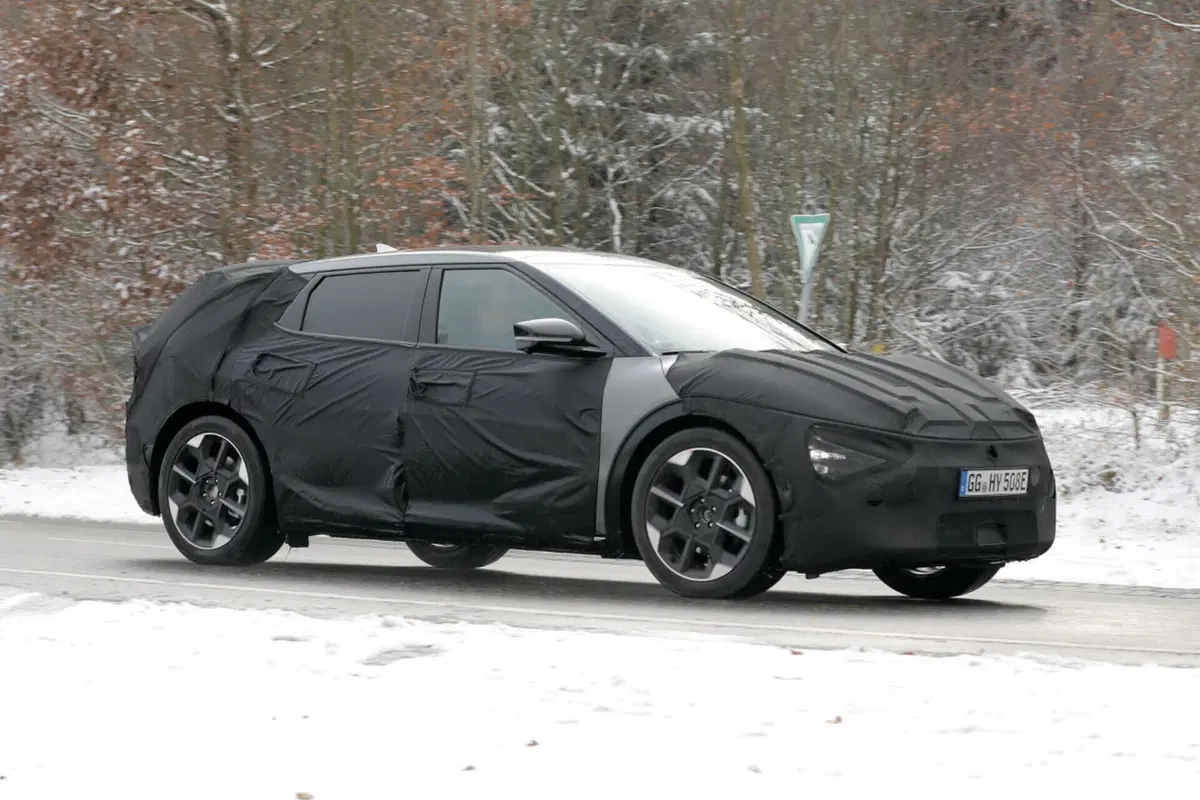 Kia EV6, arriva il nuovo facelift nel 2024 [Foto Spia] (3)
