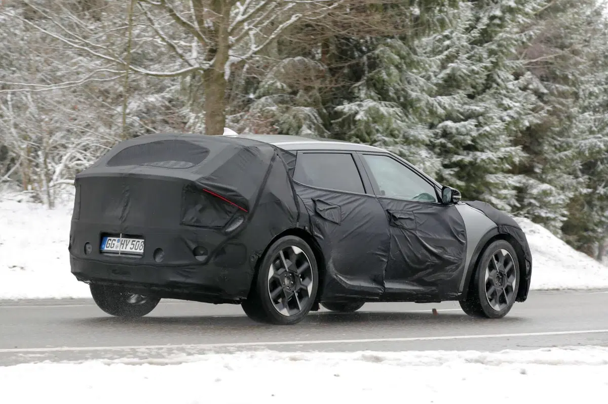 Kia EV6, arriva il nuovo facelift nel 2024 [Foto Spia] (4)