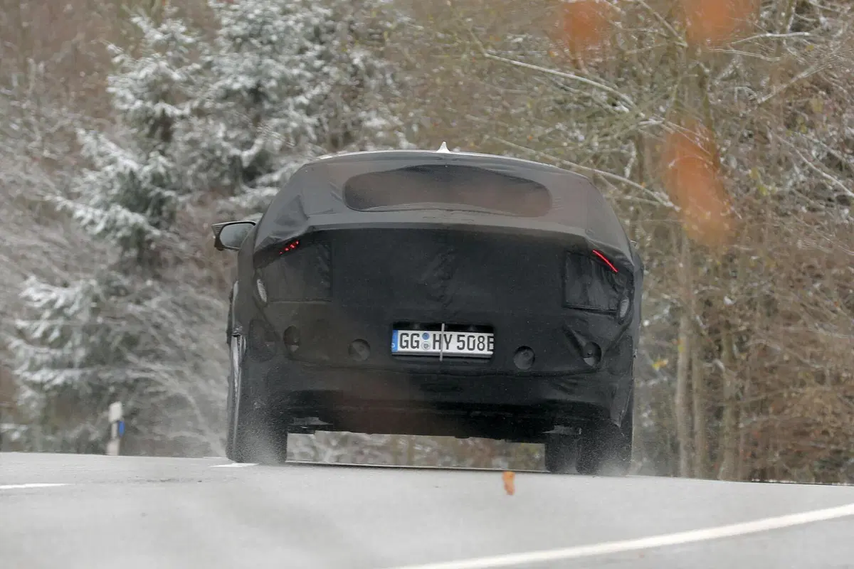 Kia EV6, arriva il nuovo facelift nel 2024 [Foto Spia] (6)