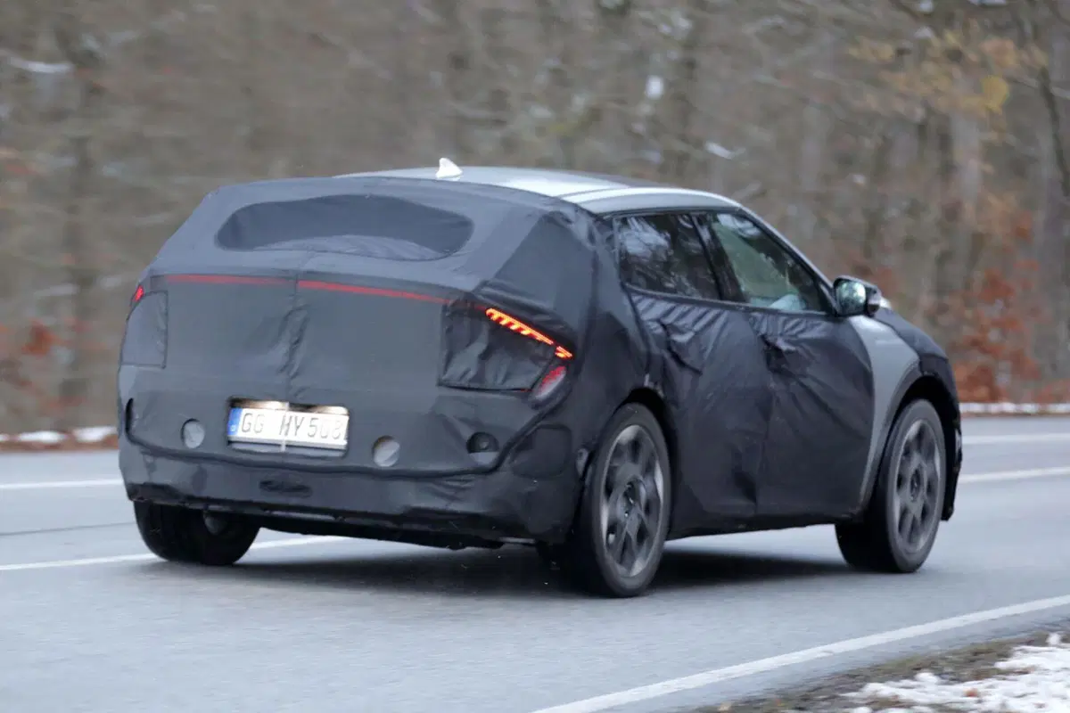 Kia EV6, arriva il nuovo facelift nel 2024 [Foto Spia] (7)