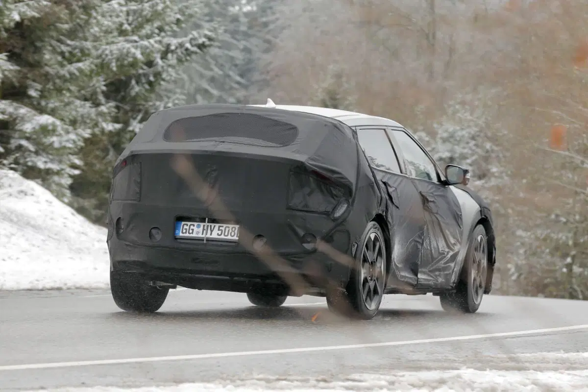 Kia EV6, arriva il nuovo facelift nel 2024 [Foto Spia] (11)