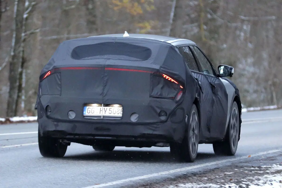 Kia EV6, arriva il nuovo facelift nel 2024 [Foto Spia] (12)