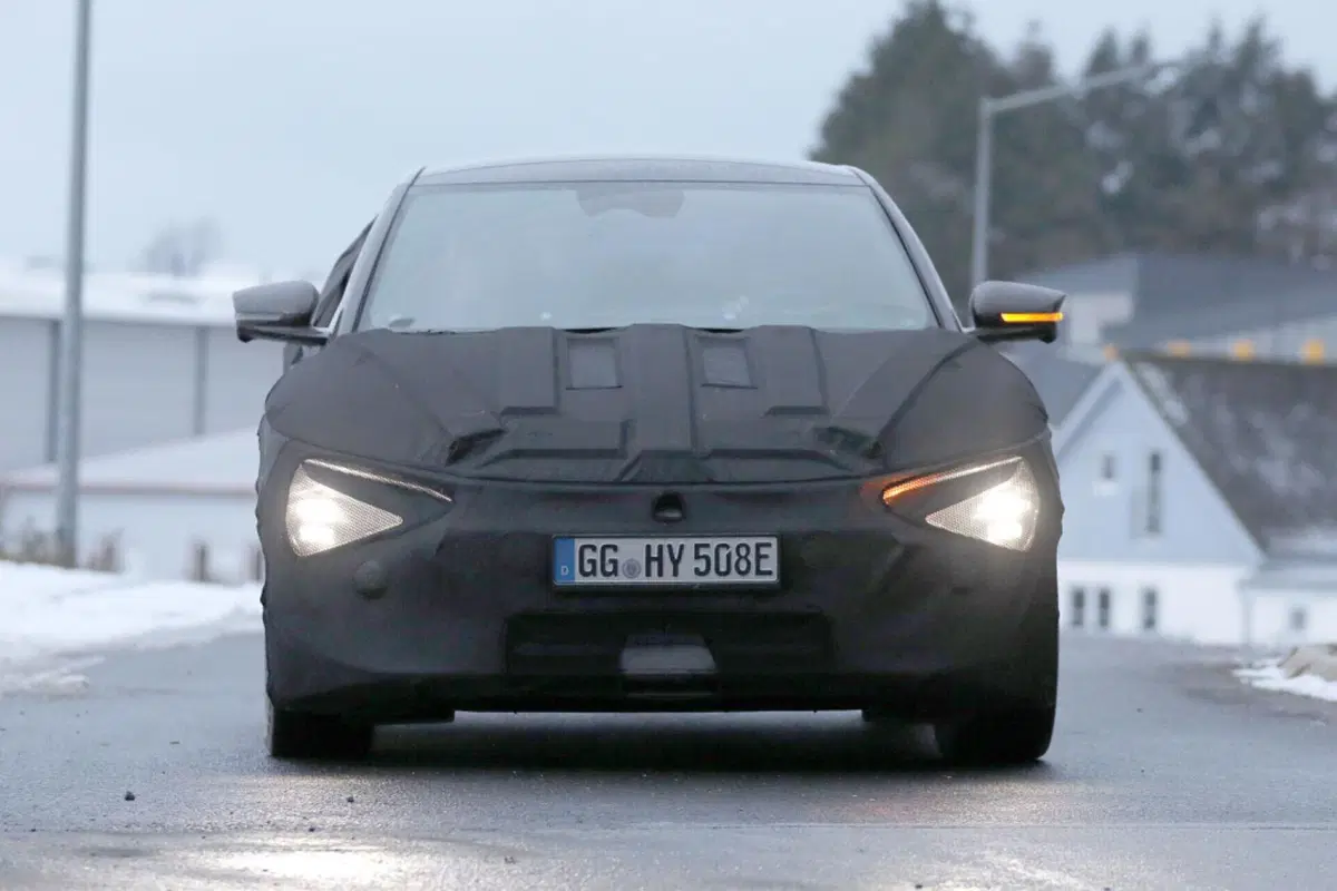 Kia EV6, arriva il nuovo facelift nel 2024 [Foto Spia] (14)