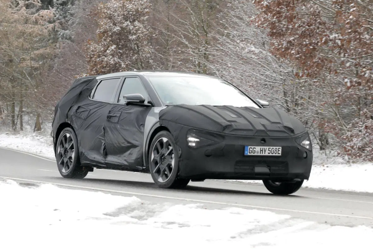 Kia EV6, arriva il nuovo facelift nel 2024 [Foto Spia] (16)