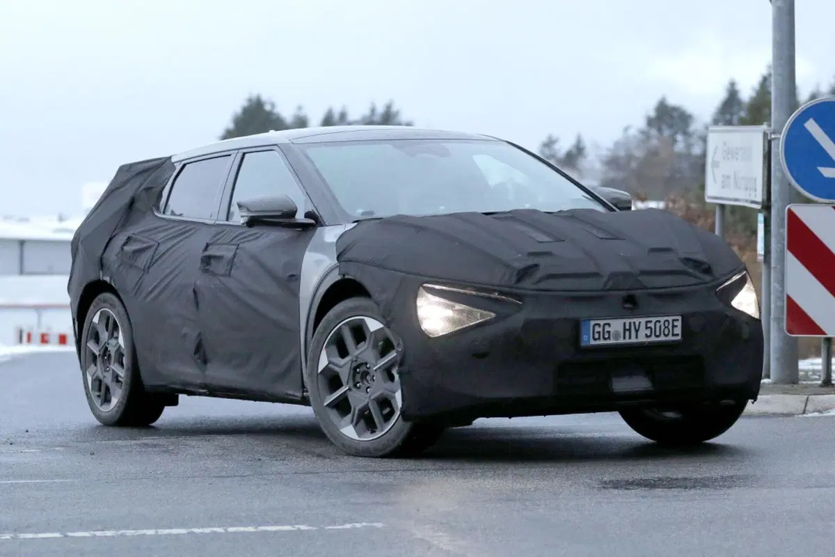 Kia EV6, arriva il nuovo facelift nel 2024 [Foto Spia] (15)
