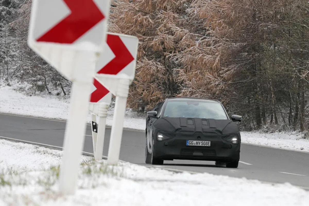 Kia EV6, arriva il nuovo facelift nel 2024 [Foto Spia] (17)