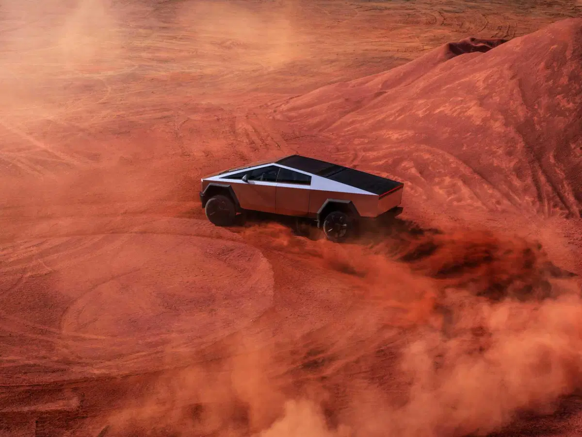 Tesla Cybertruck batte Porsche 911... trainando una 911 [VIDEO] (3)