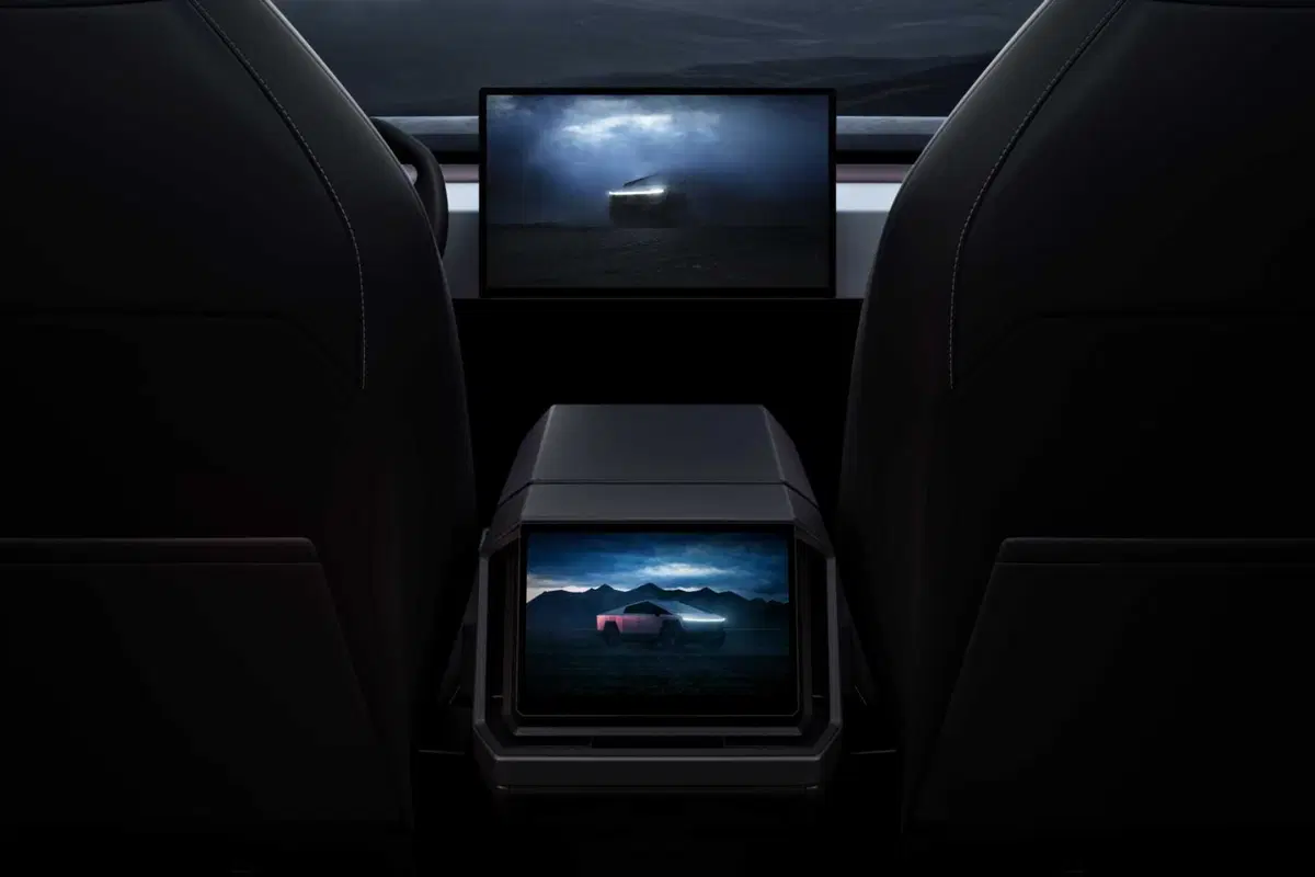 Tesla Cybertruck batte Porsche 911... trainando una 911 [VIDEO] (20)