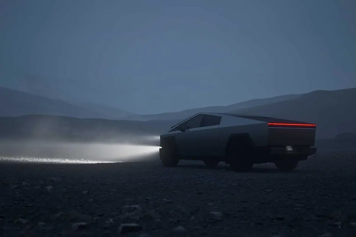 Tesla Cybertruck batte Porsche 911... trainando una 911 [VIDEO] (23)