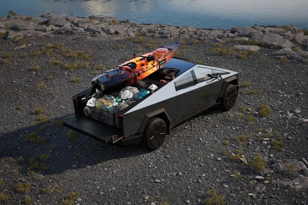 Tesla Cybertruck batte Porsche 911... trainando una 911 [VIDEO] (25)