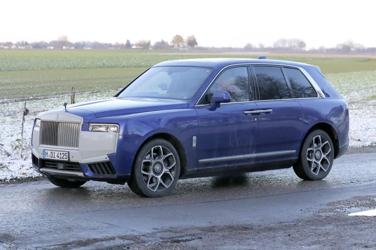 Rolls Royce Cullinan, ecco il nuovo facelift [Foto Spia] (2)