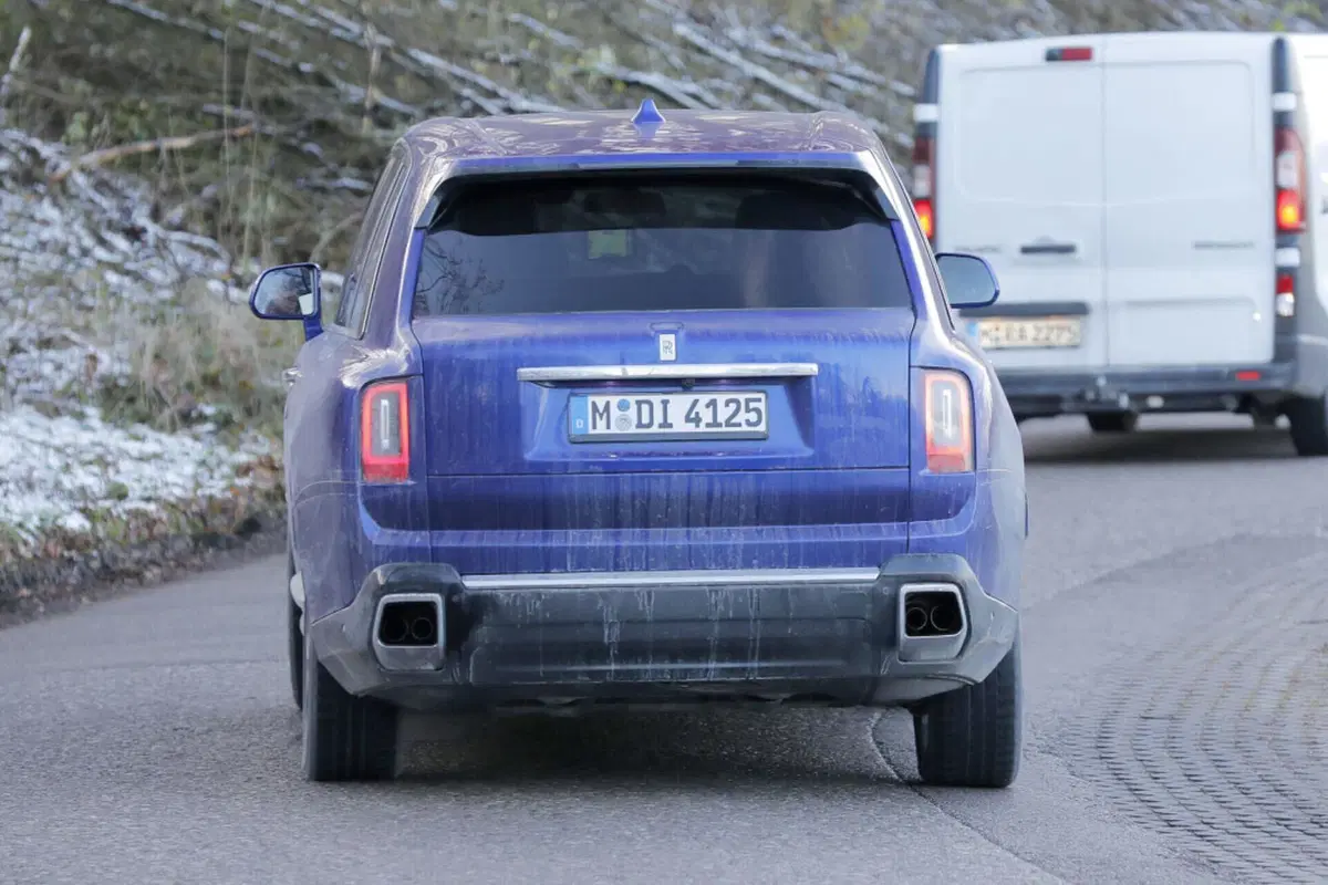 Rolls Royce Cullinan, ecco il nuovo facelift [Foto Spia] (4)