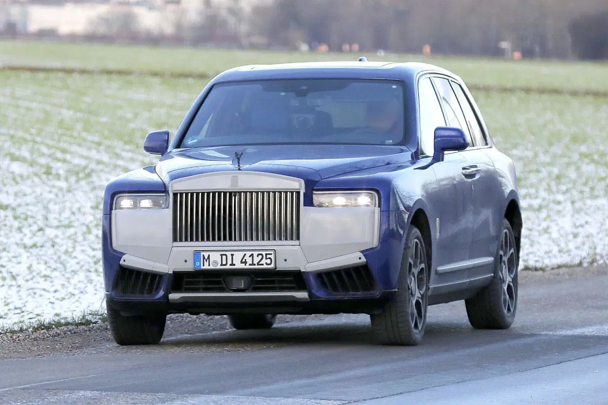 Rolls Royce Cullinan, ecco il nuovo facelift [Foto Spia] (6)