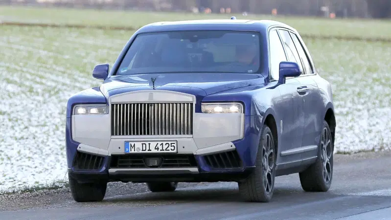 Rolls Royce Cullinan, ecco il nuovo facelift [Foto Spia]
