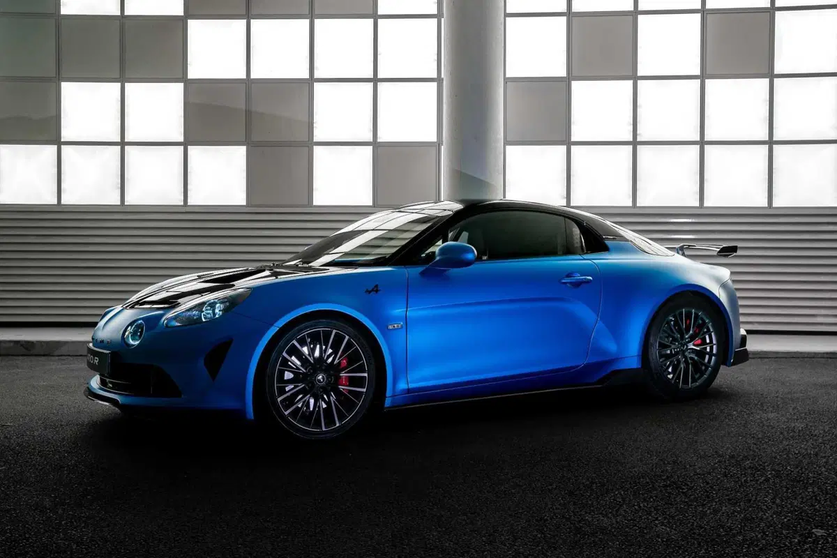 Alpine A110 coi pistoni: arriva la versione Turini, i prezzi per l'Italia 