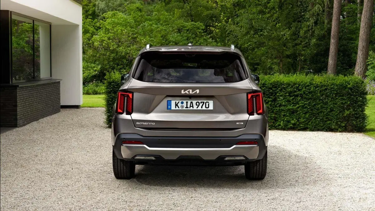 Kia Sorento 2024: nuovi motori ibridi e aggiornamenti (6)