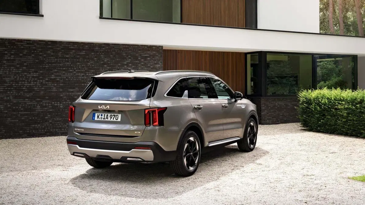 Kia Sorento 2024: nuovi motori ibridi e aggiornamenti (7)