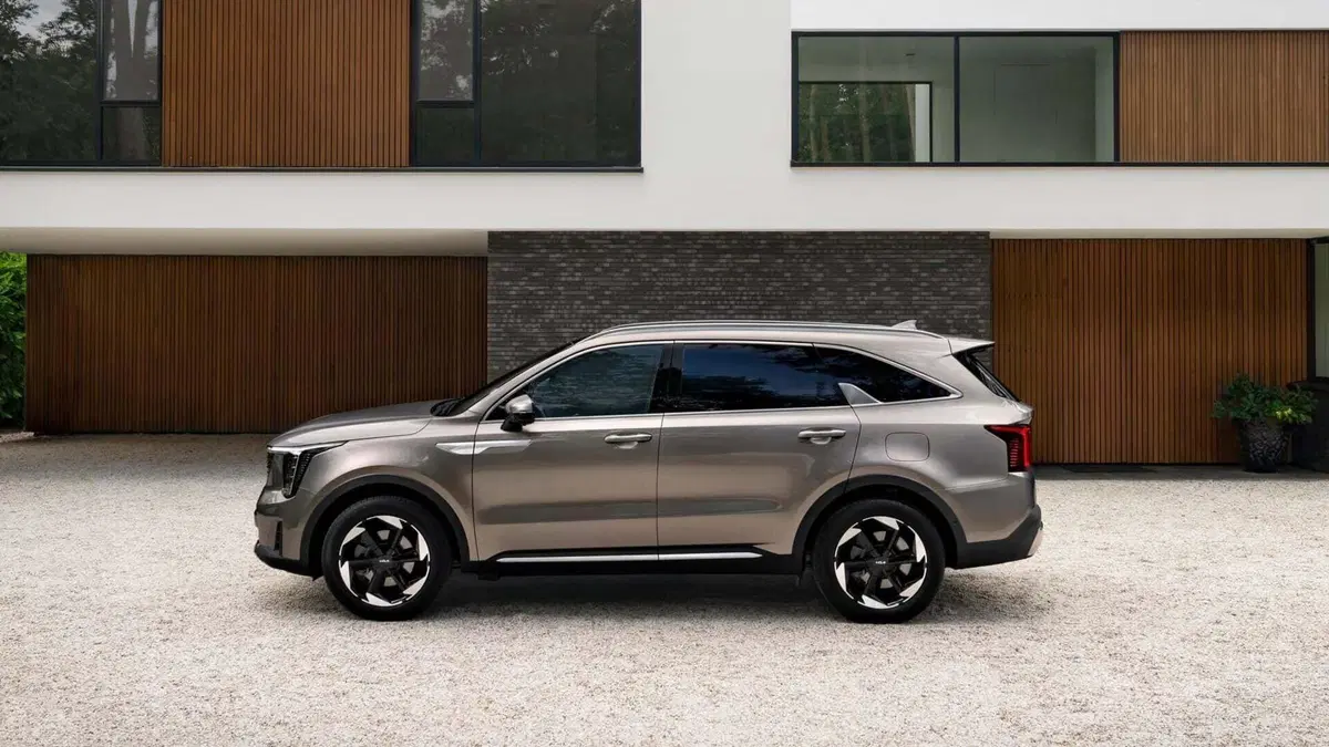 Kia Sorento 2024: nuovi motori ibridi e aggiornamenti (9)