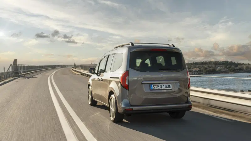 Posteriore Mercedes EQT
