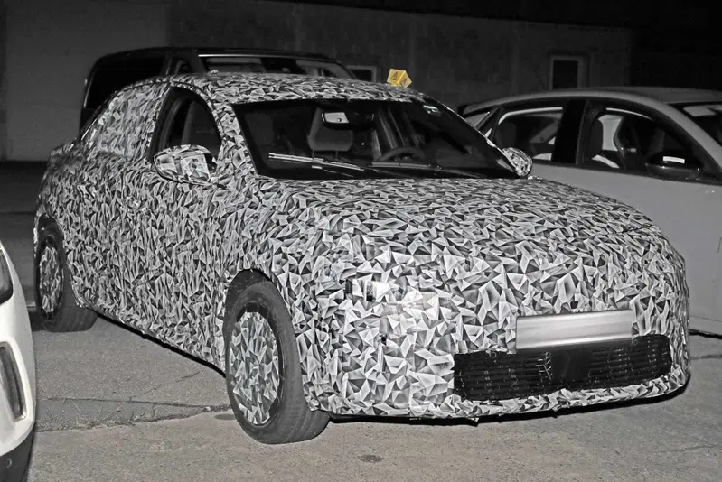 Nuova Lancia Ypsilon 2024, ecco il primo prototipo [Foto Spia]