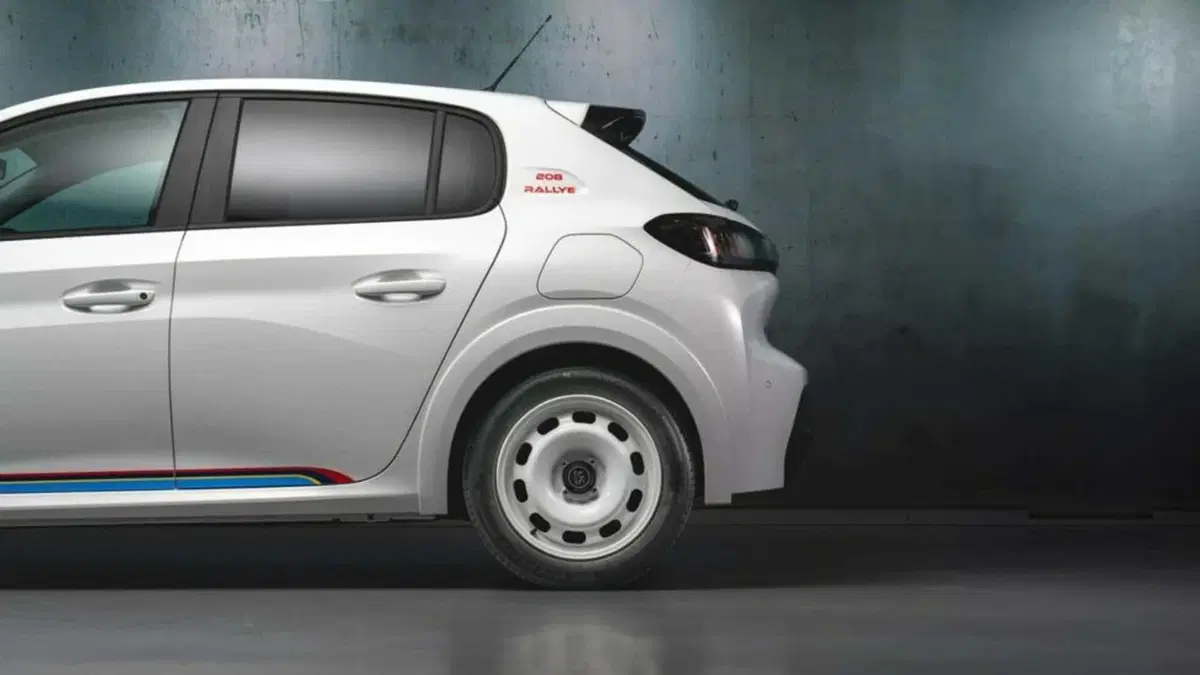 Peugeot 208 Rally operazione nostalgia: l'hanno fatta in Svizzera per 25 mila euro  (5)