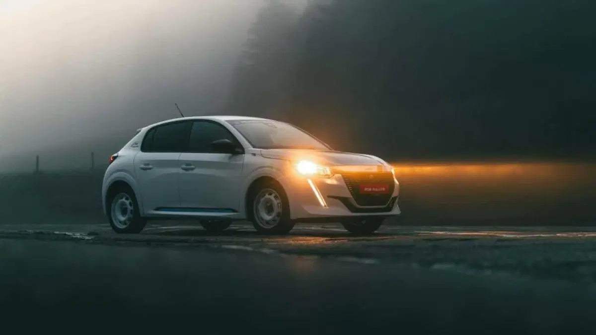 Peugeot 208 Rally operazione nostalgia: l'hanno fatta in Svizzera per 25 mila euro  (9)