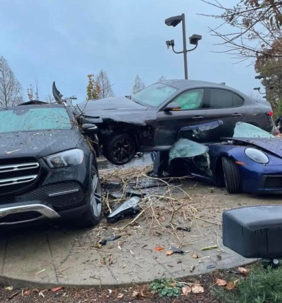 Alfa Giulia Quadrifoglio sale su una Porsche 911 durante il tagliando (2)