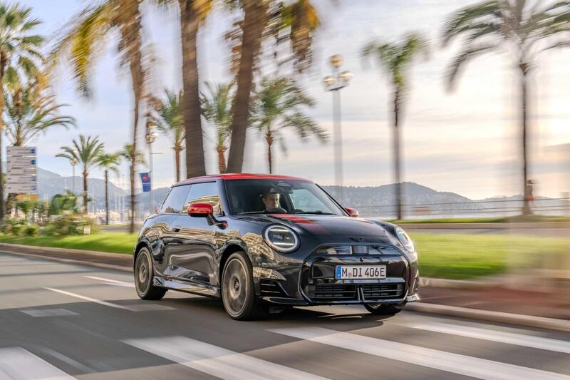 La MINI Cooper SE JCW Trim ora ha una batteria pi&ugrave; grande