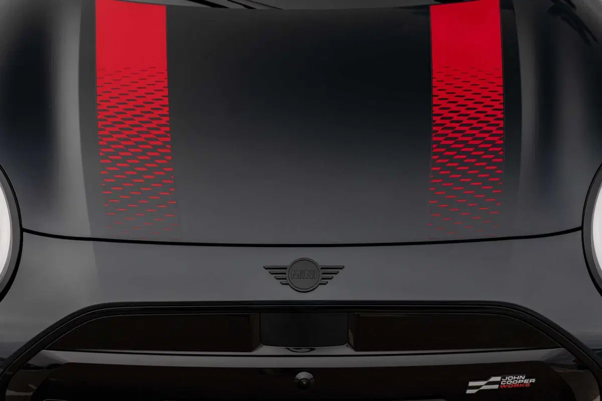La MINI Cooper SE JCW Trim ora ha una batteria più grande (9)