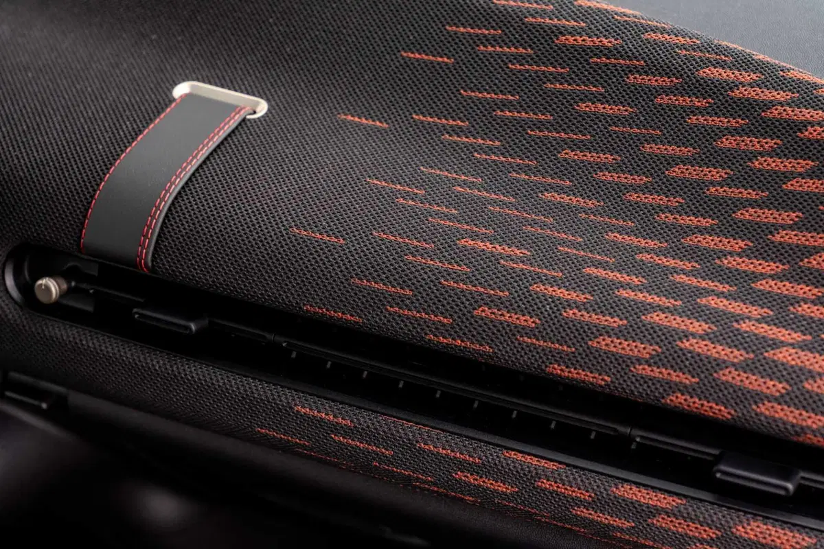 La MINI Cooper SE JCW Trim ora ha una batteria più grande (13)