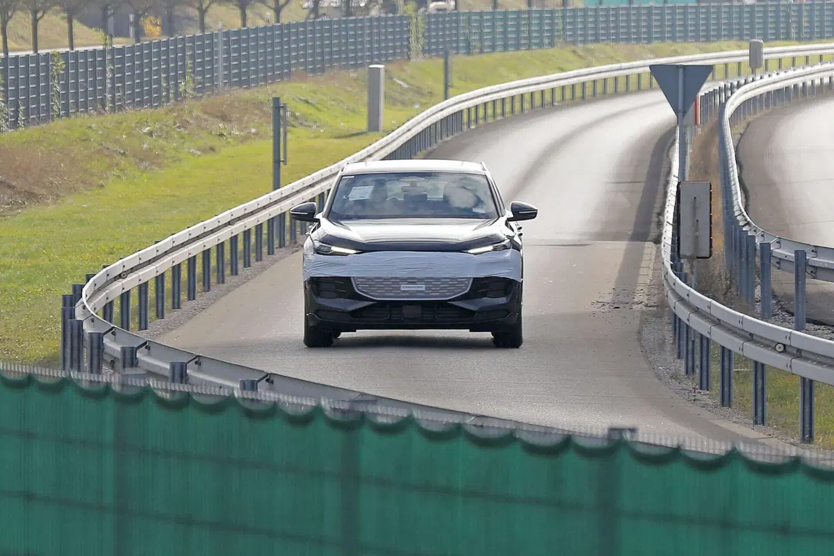 Audi Q6 e-tron, Suv e Sportback in arrivo nel 2024 [Foto Spia] (5)