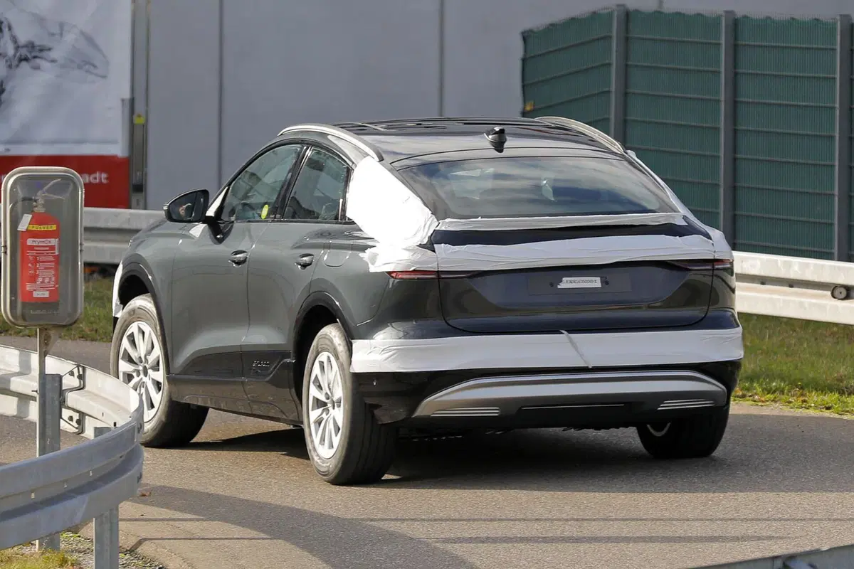 Audi Q6 e-tron, Suv e Sportback in arrivo nel 2024 [Foto Spia] (7)