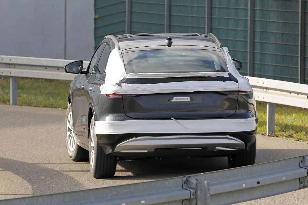 Audi Q6 e-tron, Suv e Sportback in arrivo nel 2024 [Foto Spia] (11)