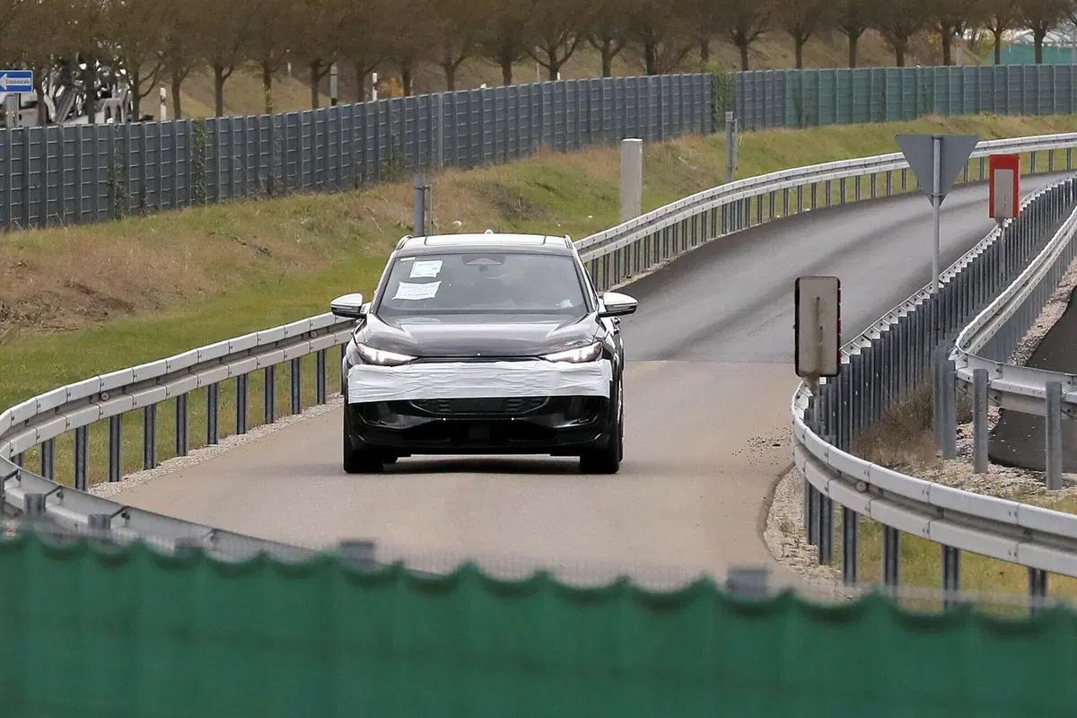 Audi Q6 e-tron, Suv e Sportback in arrivo nel 2024 [Foto Spia] (12)