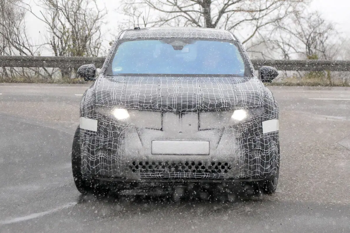 BMW iX3 2025, sarà la prima con la nuova piattaforma Neue Klasse [Foto Spia] (4)