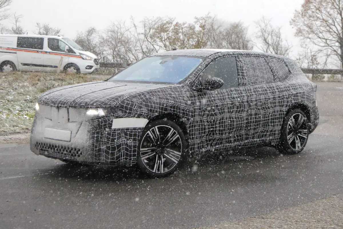 BMW iX3 2025, sarà la prima con la nuova piattaforma Neue Klasse [Foto Spia] (8)