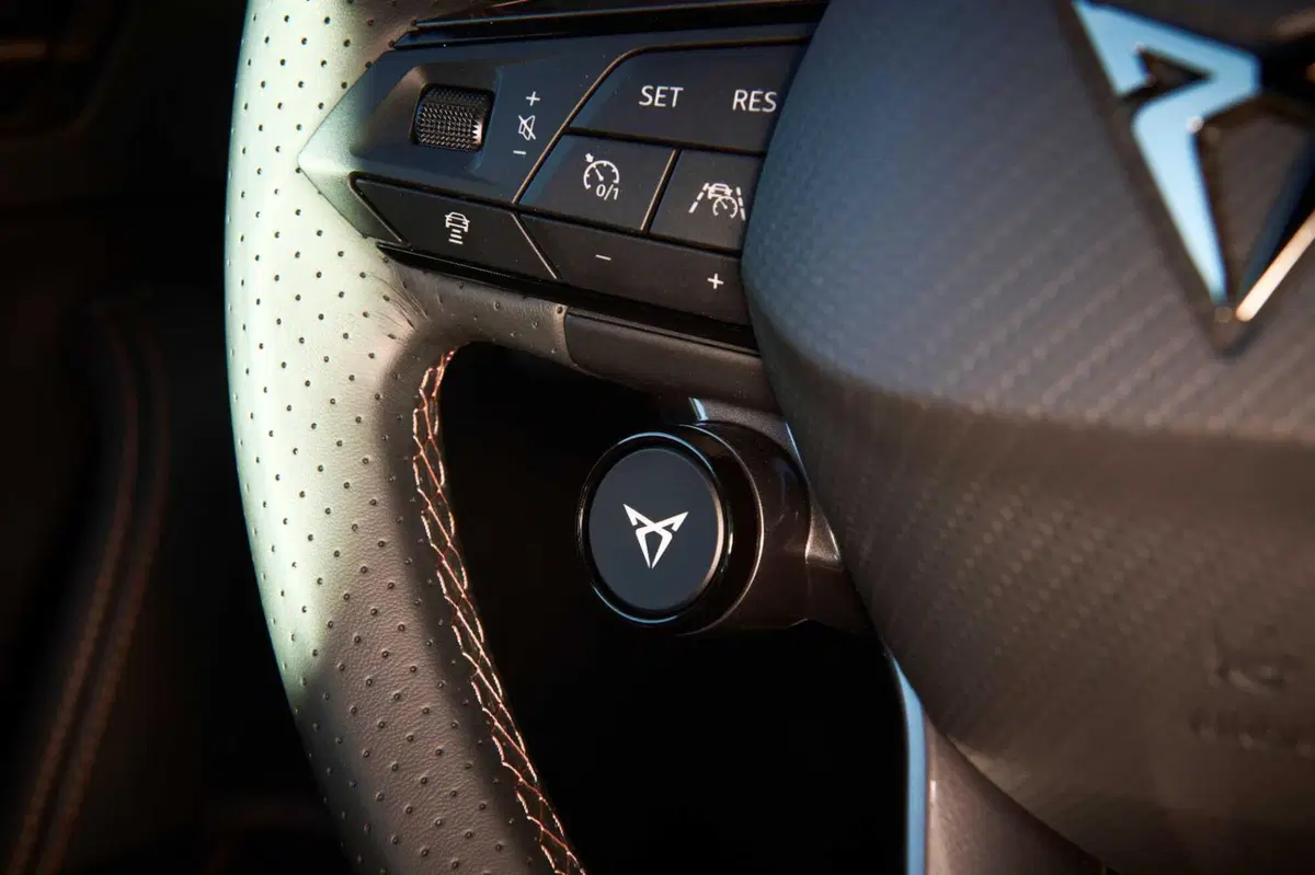 Cupra Formentor VZ5 BAT: l'edizione limitata, adrenalina illimitata (8)