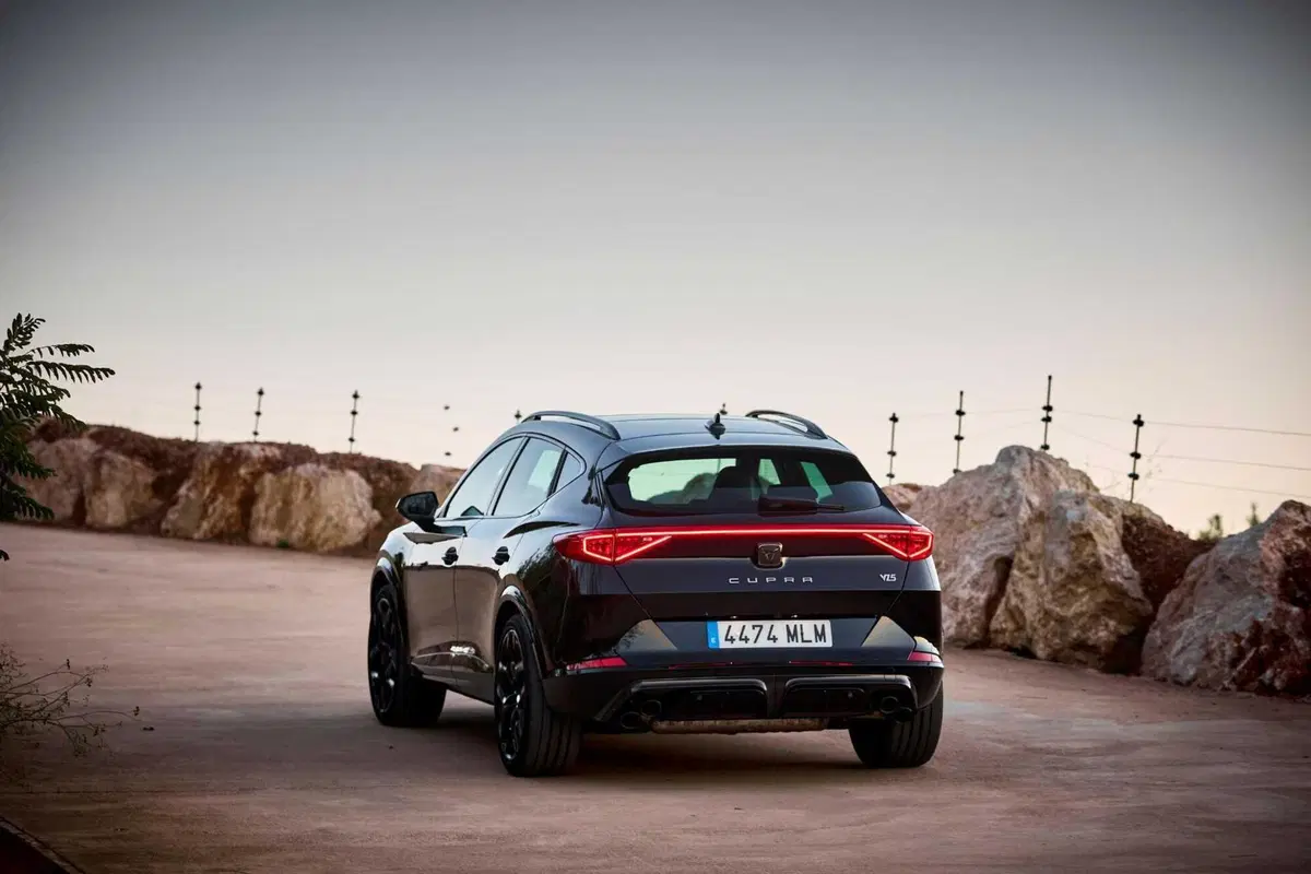 Cupra Formentor VZ5 BAT: l'edizione limitata, adrenalina illimitata (12)