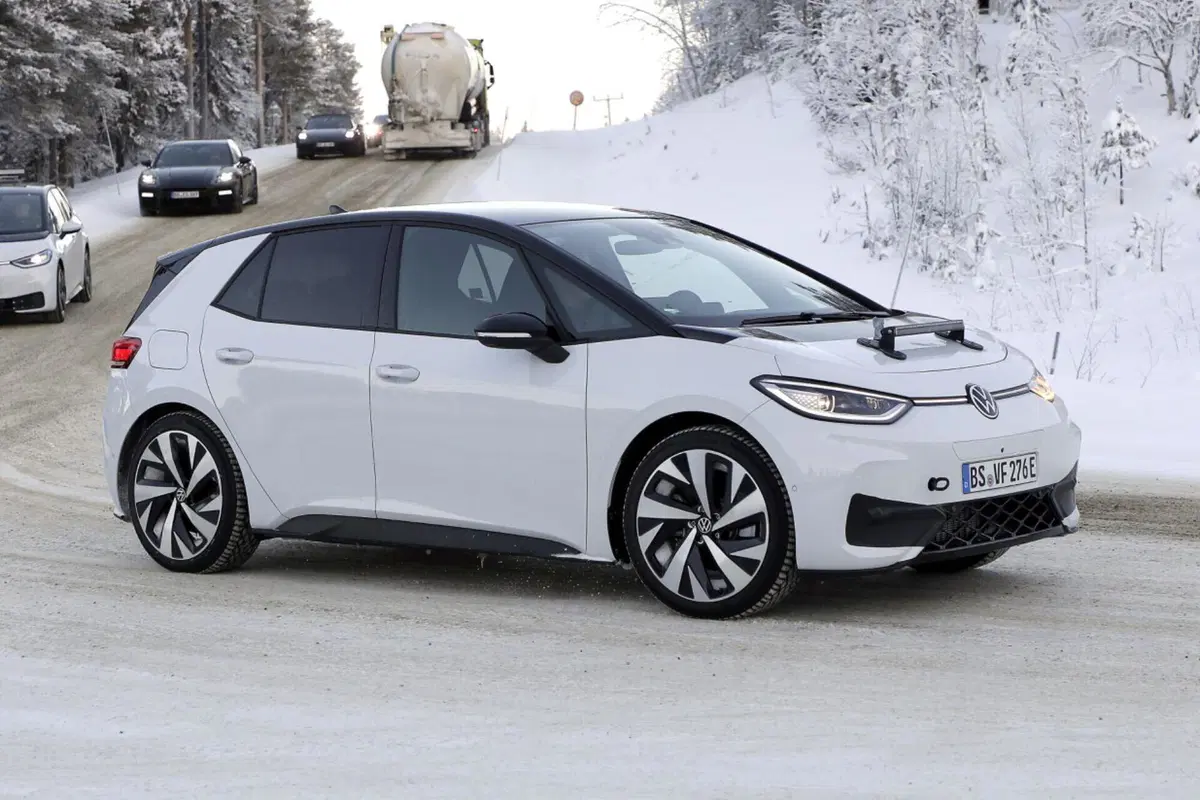 Volkswagen ID.3 GTX, sarà più veloce di una Golf GTI [Foto Spia] (3)