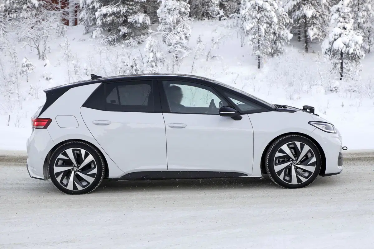 Volkswagen ID.3 GTX, sarà più veloce di una Golf GTI [Foto Spia] (4)