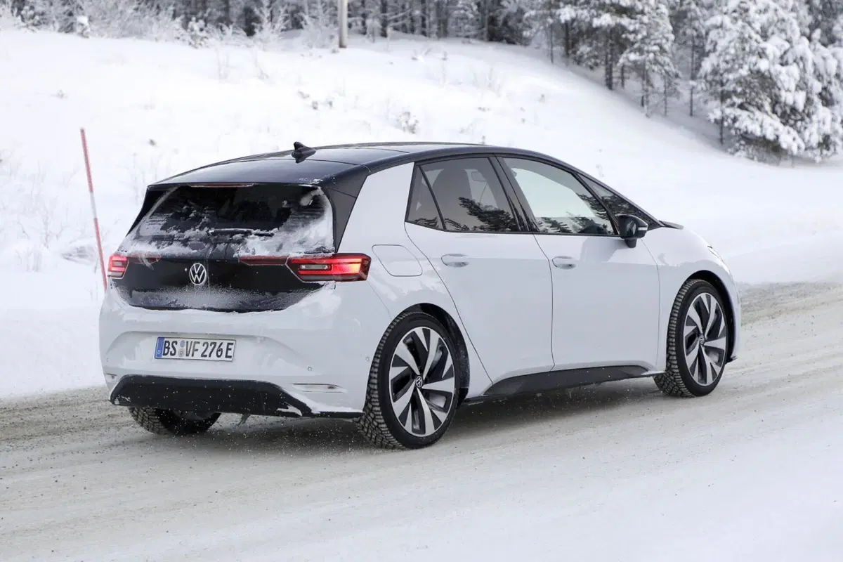 Volkswagen ID.3 GTX, sarà più veloce di una Golf GTI [Foto Spia] (5)