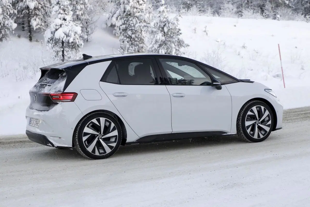 Volkswagen ID.3 GTX, sarà più veloce di una Golf GTI [Foto Spia] (6)