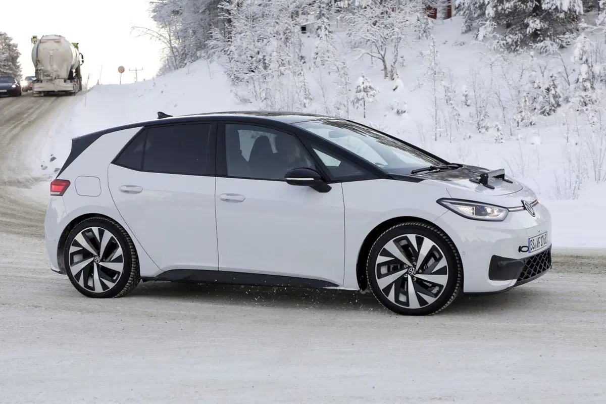 Volkswagen ID.3 GTX, sarà più veloce di una Golf GTI [Foto Spia] (8)