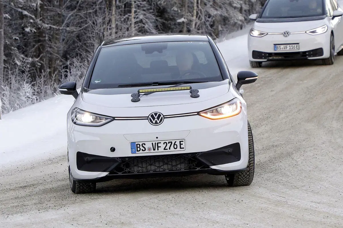 Volkswagen ID.3 GTX, sarà più veloce di una Golf GTI [Foto Spia] (9)