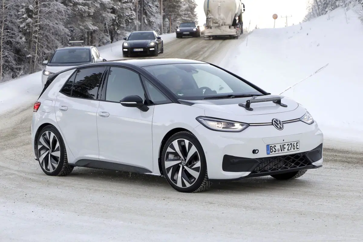 Volkswagen ID.3 GTX, sarà più veloce di una Golf GTI [Foto Spia] (10)