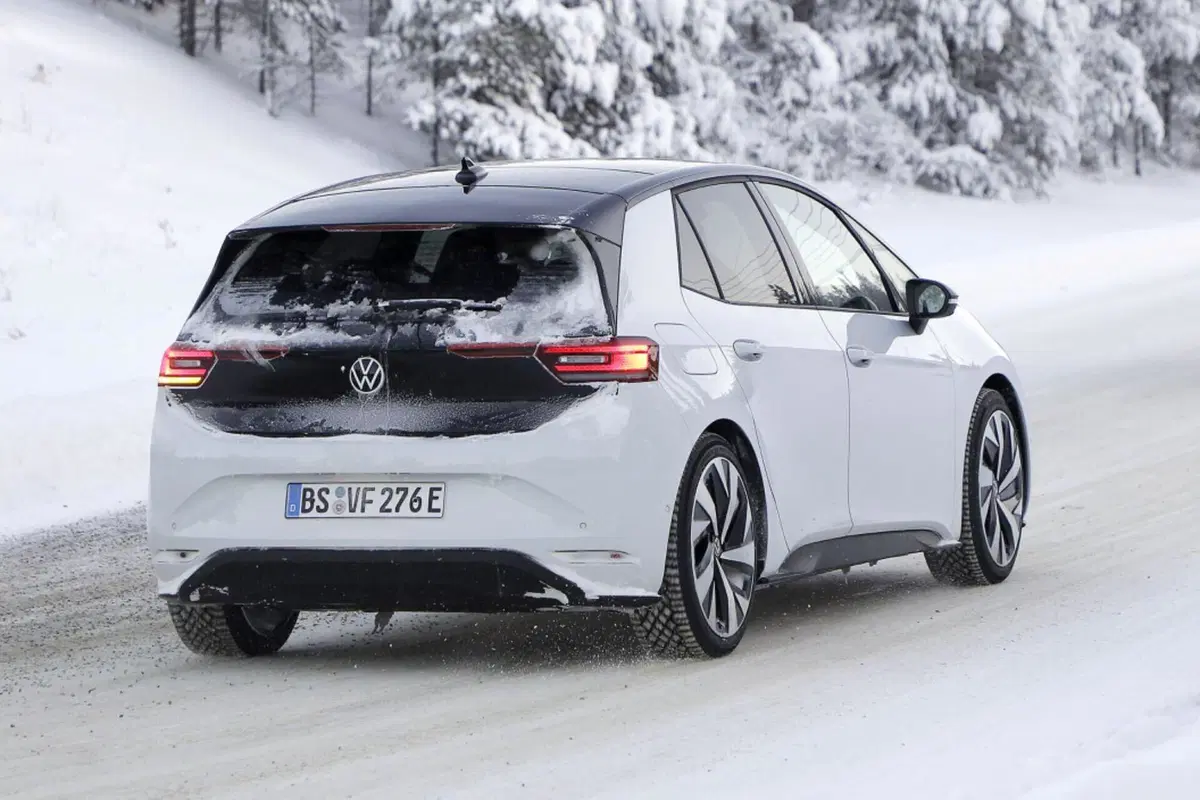 Volkswagen ID.3 GTX, sarà più veloce di una Golf GTI [Foto Spia] (11)
