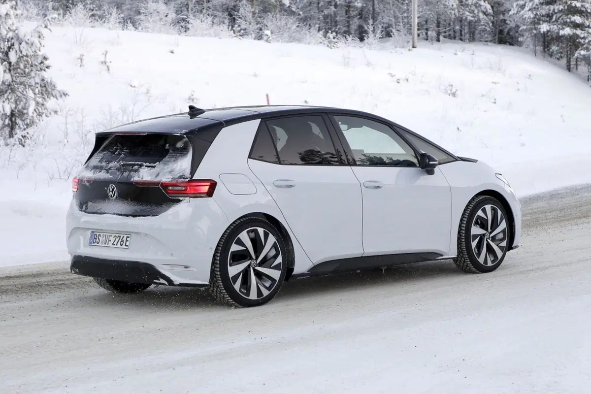 Volkswagen ID.3 GTX, sarà più veloce di una Golf GTI [Foto Spia] (12)